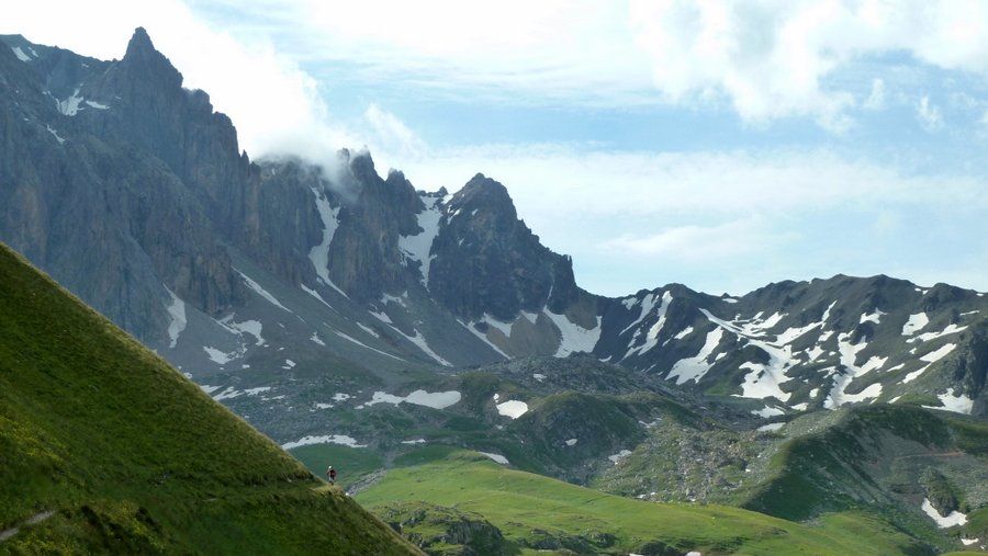 On bascule coté Lac Cerces : Sous la bienveillance du pic des Cerces