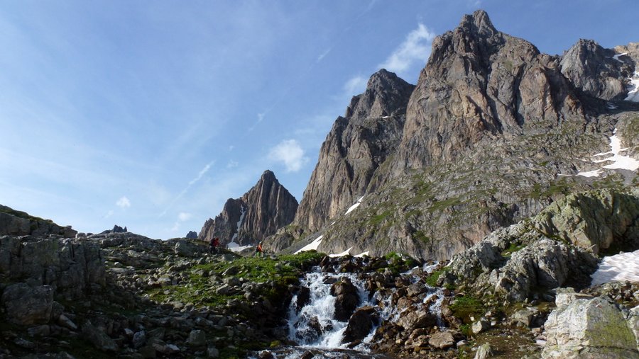 #50 Seuil du lac de la Clarée : Il ne manque pas d Seuil du lac de la Clarée : Il ne manque pas d'eau à cette époque