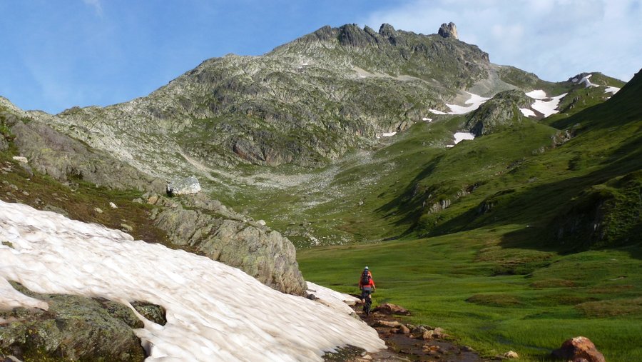 La neige arrive : Les premiers névés apparaissent au Nord dès 2200m