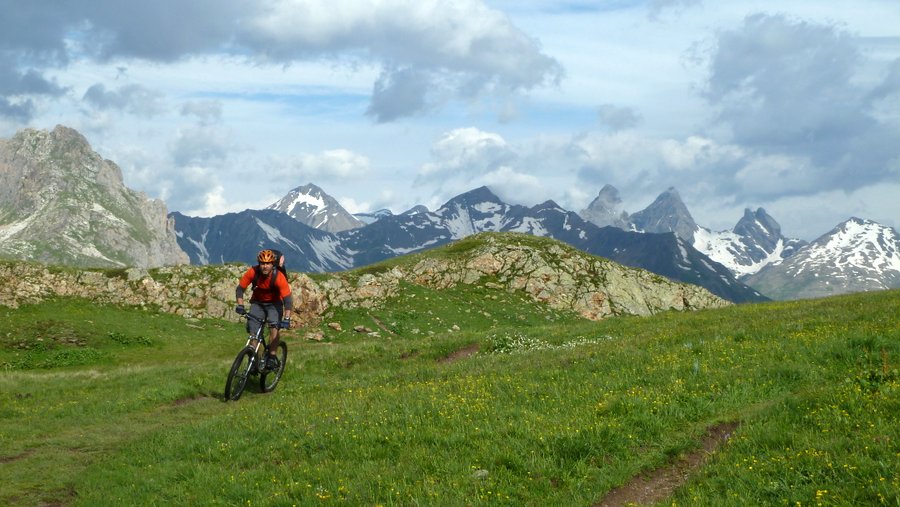 Sous le lac des Cerces : Pas mal aussi côté Aiguilles d'Arves