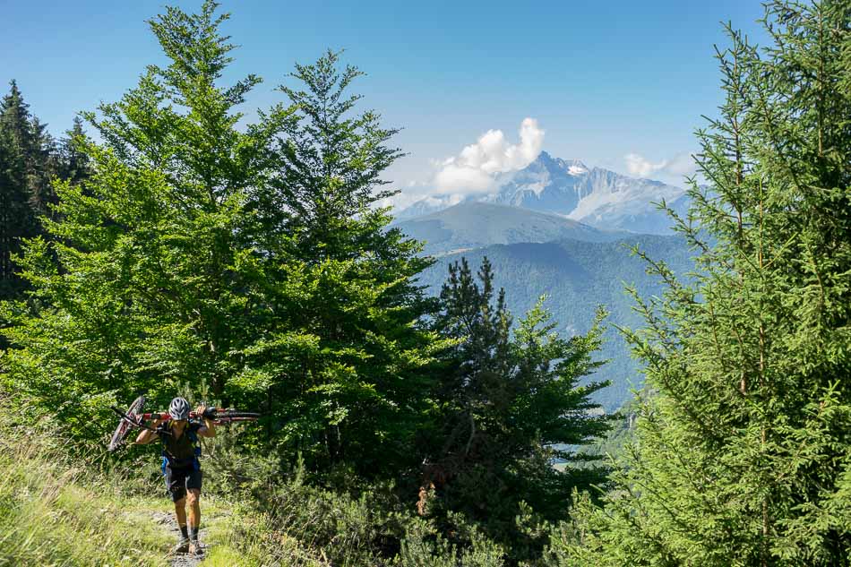 #1 Avec l Avec l'Obiou en toile fond : portage