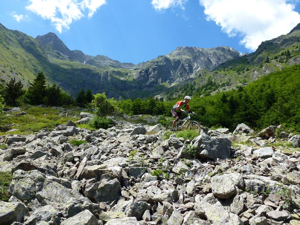 #17 Combe de la Pisse : Descente improbable vue du bas... Combe de la Pisse : Descente improbable vue du bas...