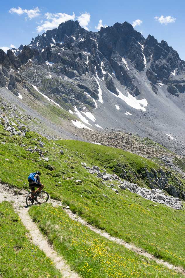 Col de Chanrossa : Sentier W. Pas toujours propre, bien raviné, mais ca le fait malgré cela