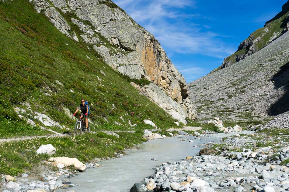 #1 Vallon du Fruit : Après la montée bien casse-pattes au dessus de Tueda, ca déroule tranquille Vallon du Fruit : Après la montée bien casse-pattes au dessus de Tueda, ca déroule tranquille