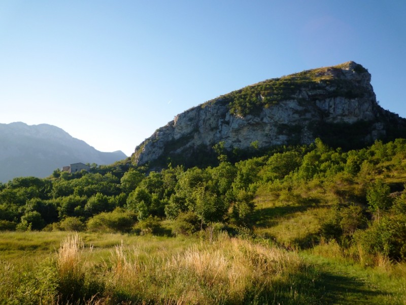 Rocher de Dromont : et la chapelle au pied