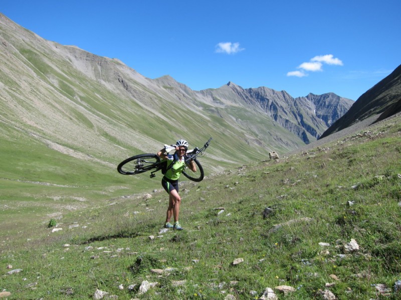 Bérard : on quitte le sentier pour un portage plus direct vers le Pas de Reverdillon