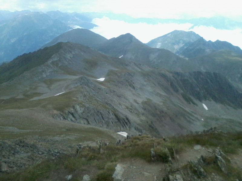 Vue du sommet : on voit l'ensemble de la montée de puis la porteilla de la Coma d'en Garcia