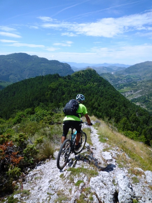 Crête de Pierre-Mont : la Montagne de Mélan (Cluchette), à gauche de Pierre Mont