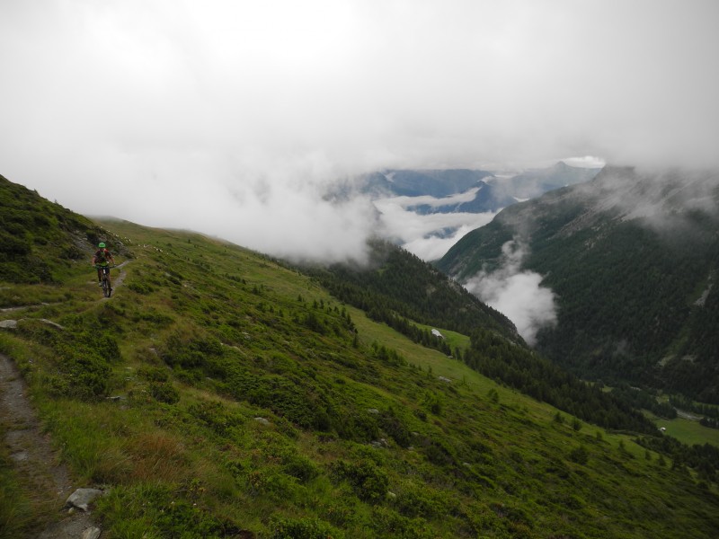 Trav du Valais : début du Heido, on aperçoit un bout du glacier d'Alecht