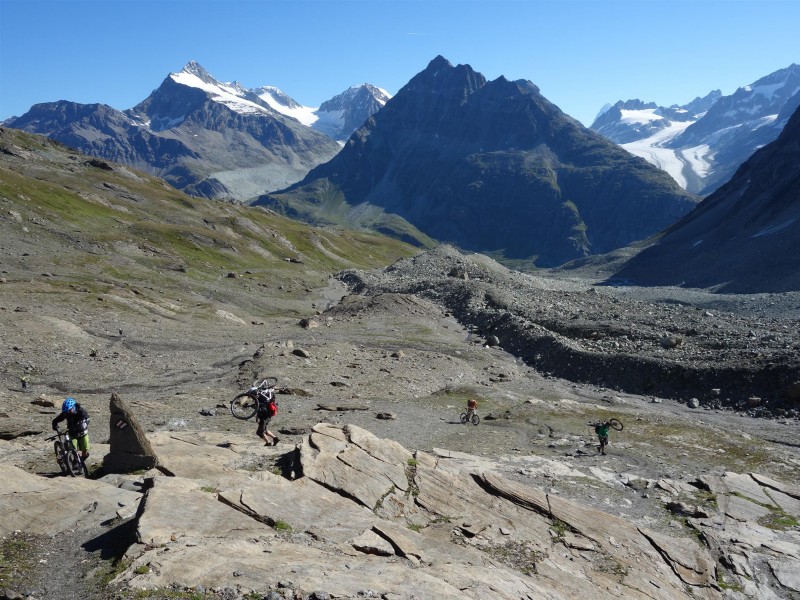 Sous la fenêtre Durand : Poussage, portage sous l'oeil des glaciers...