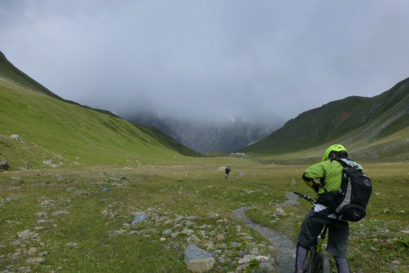 Grandes Jorasses : Pile en face, si si, regardez bien sous les nuages!