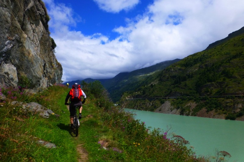 Bientôt Bourg St Pierre : RG du Val d'Entremont