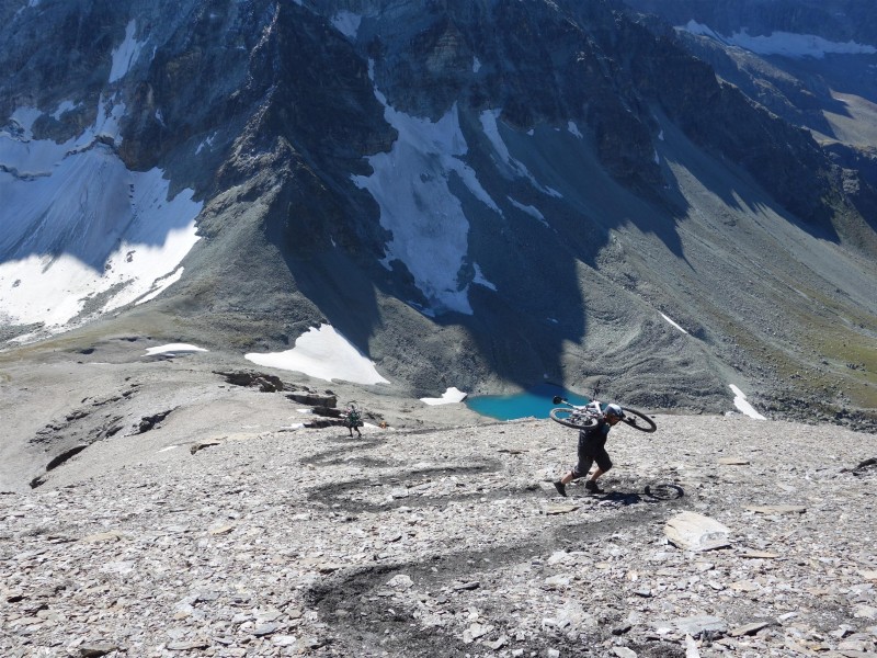 En route pour le Mt Avril : Un slalom plongeant nous attend...