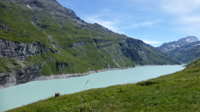 Lac de Mauvoisin : Il est long