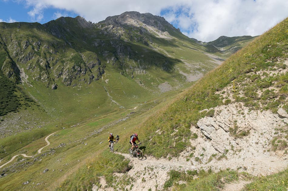 Départ du sentier balcon : Cheval Noir au fond