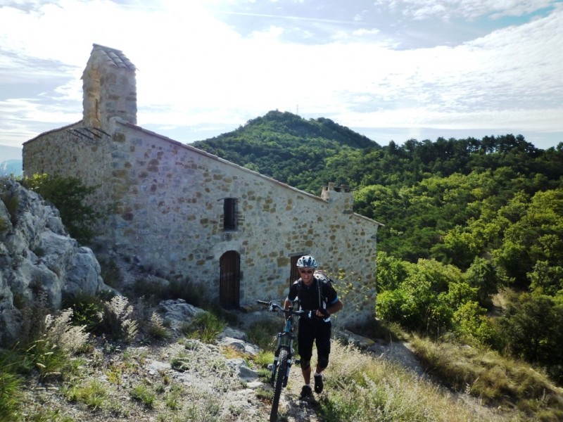 Chapelle d'Augès : Tourdeaux derrière