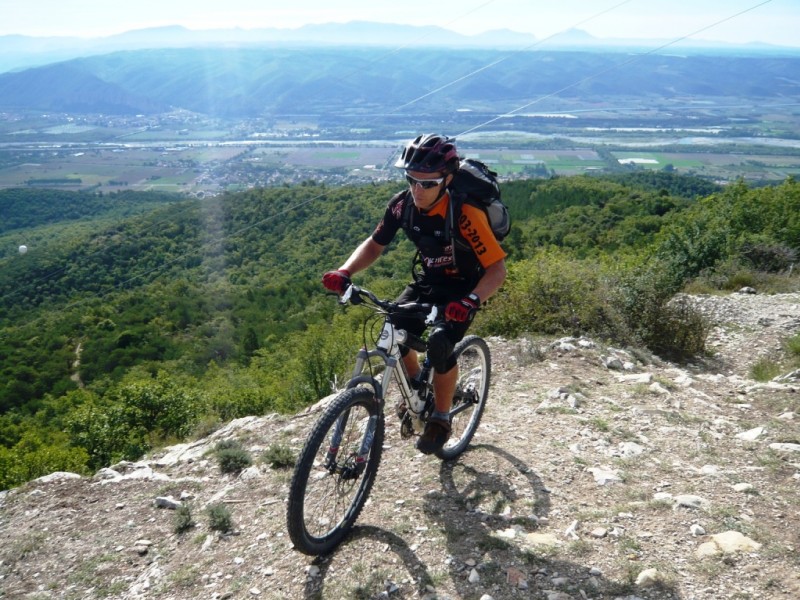 Tourdeaux : la vallée de la Durance en contrebas