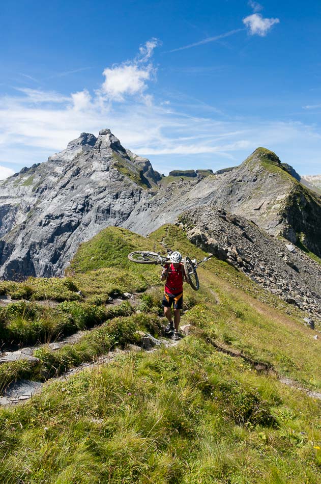 Arrivée au sommet : le passage du Dérochoir au fond