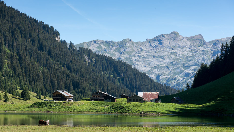 Chalets de Gers : au fond, l'aiguille du Criou