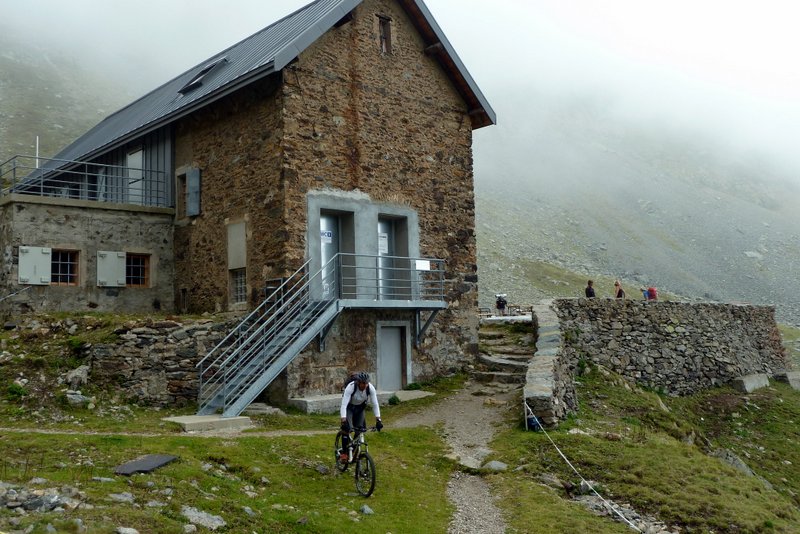 Le passage roulant : Entre Col de la Pra, le refuge, le plateau puis le lac Merlat