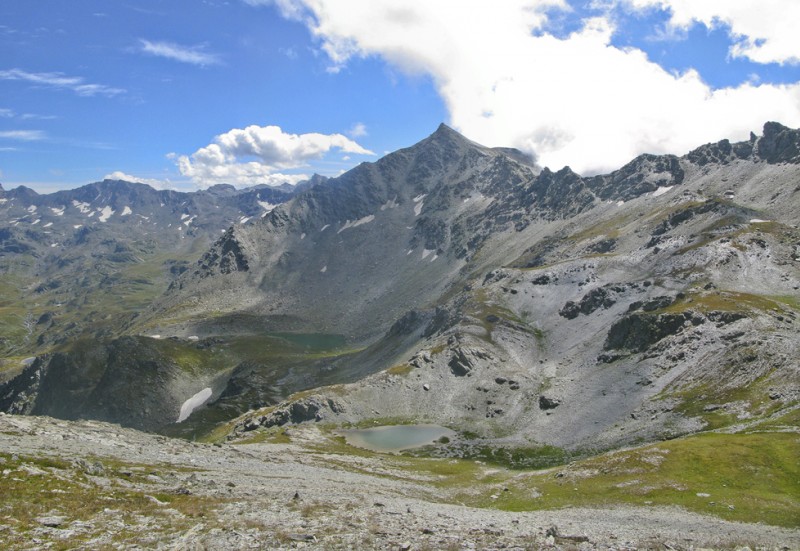Passage de la Pissine : Panorama du sommet sur Roche Château et les lacs Izü et Létaz