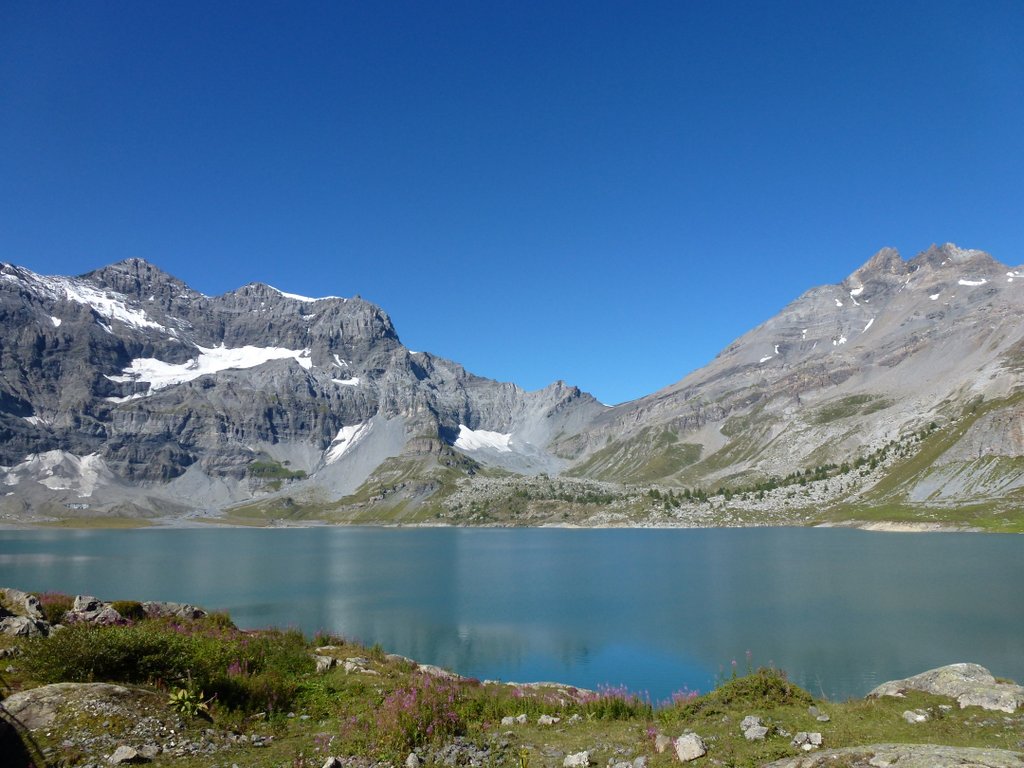 Lac de Salanfe : Le col de Susanfe au fond avec Tour Sallière et Haute Cime