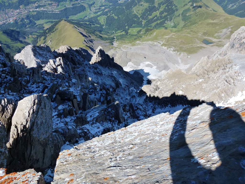 Couloir des Doigts : Le couloir un peu sec et Champéry 2200 m plus bas