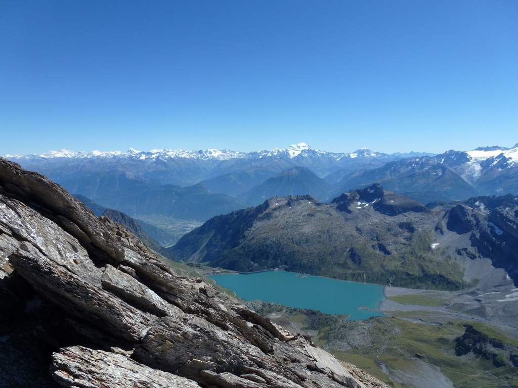 Lac de Salanfe : Lac de Salanfe et Alpes Valaisannes