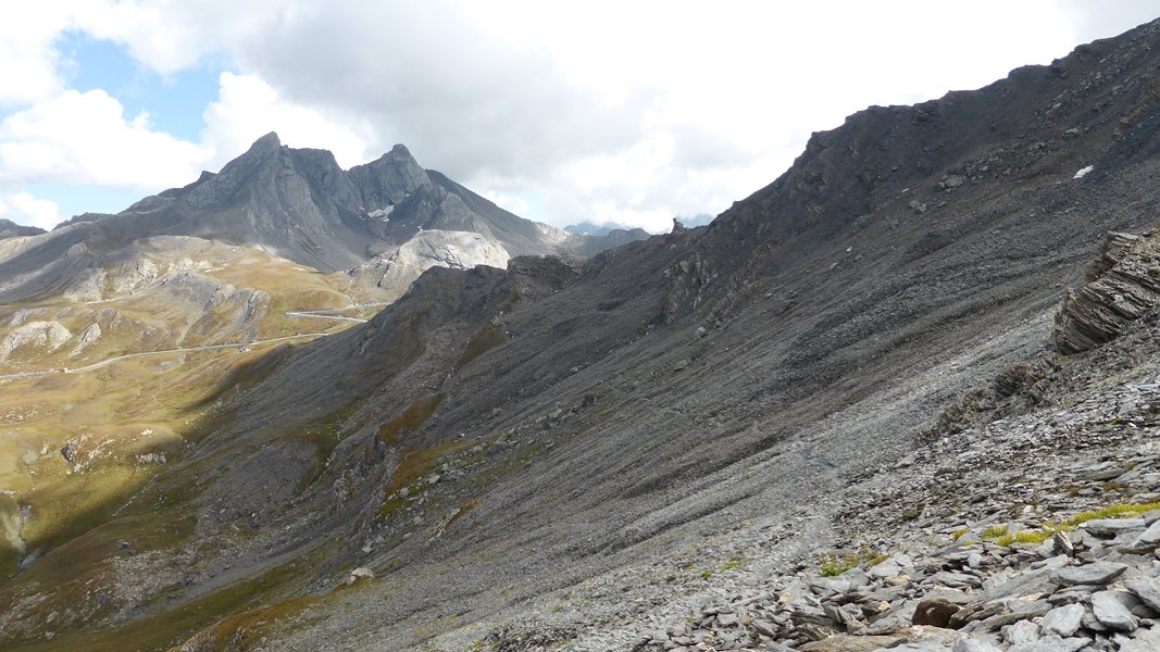 #5 Sentier Montée : Vue sur le Col Agnel Sentier Montée : Vue sur le Col Agnel