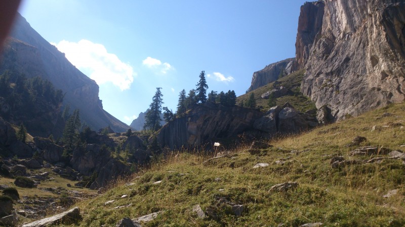 Vallon des Pelouses : bifurcation vers la Bergerie et début du portage