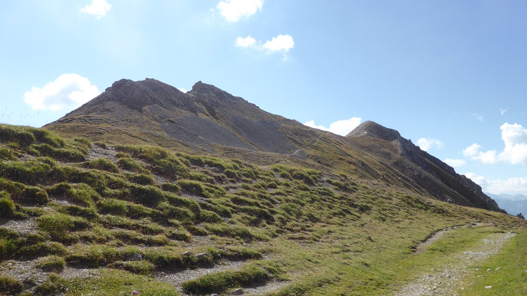 #5 Sentier Montée : A suivre, La crête du Tronchet Sentier Montée : A suivre, La crête du Tronchet