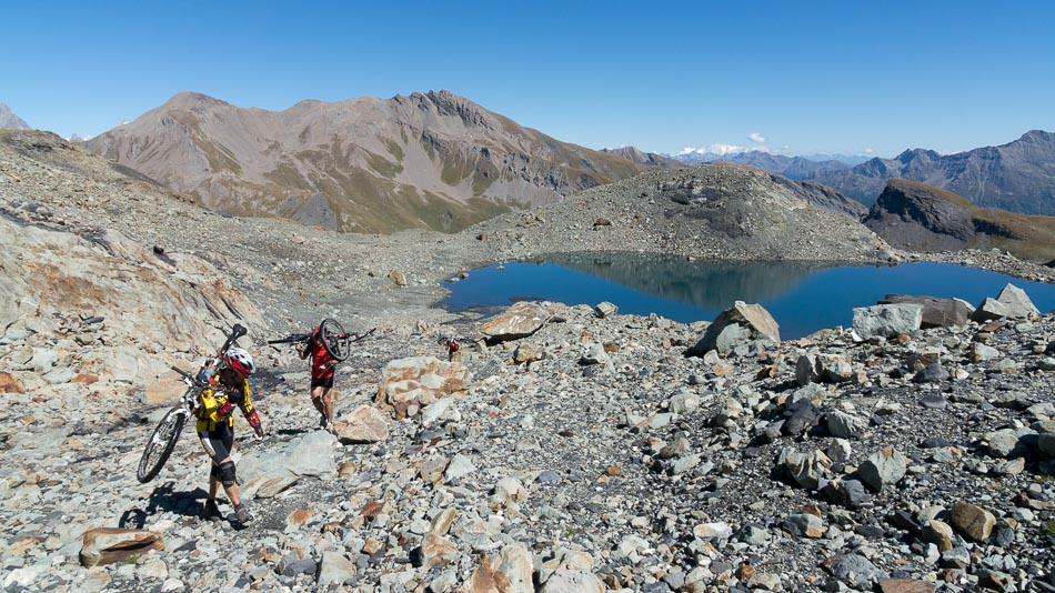 Lacs d'Arguerey : 300m sous le Col des Veys