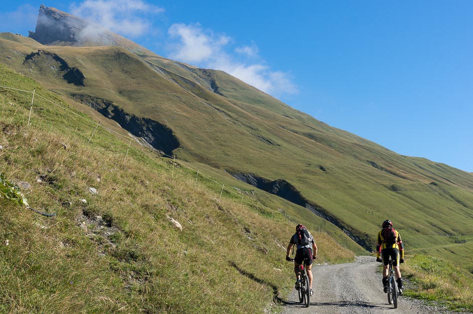 En direction du Saint-Bernard : Lancebranlette au fond