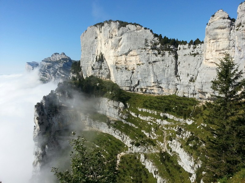 Le cirque de l'Aulp du Seuil : montée avant la procession du dimanche