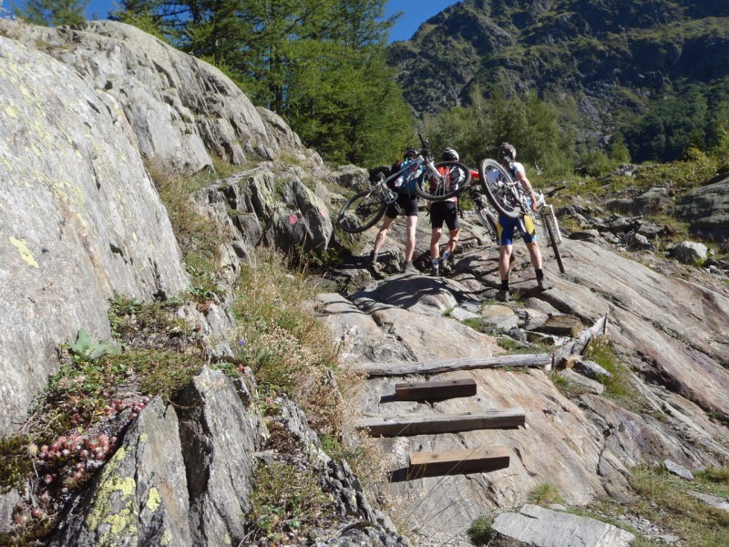 #4 Rochers des Mottets. : Trois Miaz pressés d Rochers des Mottets. : Trois Miaz pressés d'aller au casse-croûte.