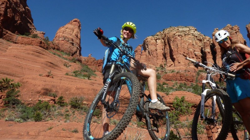 #1 Broken Arrow trail : Damaris et Pat en pose Broken Arrow trail : Damaris et Pat en pose
