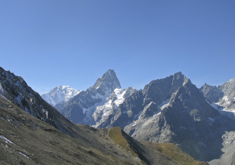 Col de Ban Darray : Du col, vue sur le Mt Blanc, les Grandes Jorasses, mont de Greuvettaz