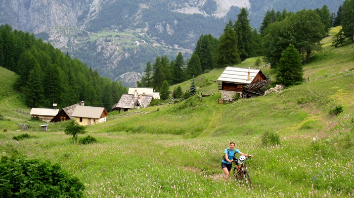 #1 Bramousse : Le dernier hameau au bout de la piste Bramousse : Le dernier hameau au bout de la piste