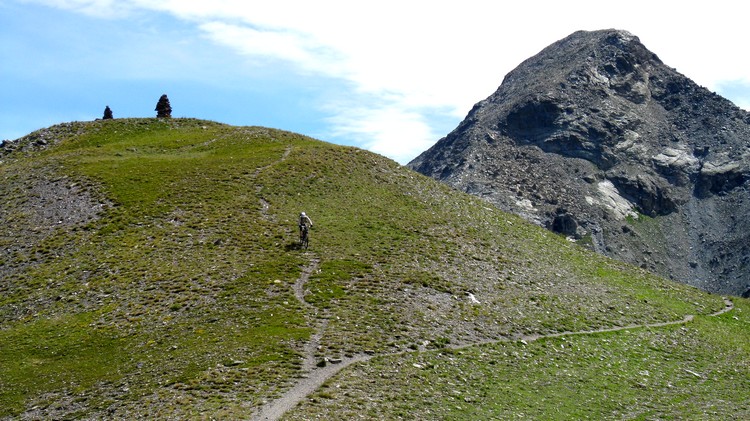 #4 Le Pelvas surveille : Anne-Cé descend des 2 cairns de la Lauzière Le Pelvas surveille : Anne-Cé descend des 2 cairns de la Lauzière