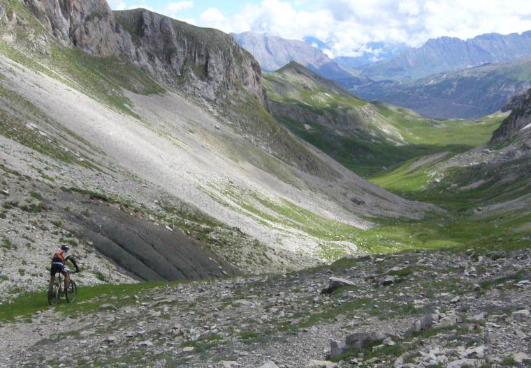 #2 Descente du col des Aiguilles : vue sur le Dévoluy Descente du col des Aiguilles : vue sur le Dévoluy