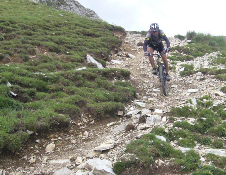 #8 Col de Charnier : descente sous le lac du Lauzon Col de Charnier : descente sous le lac du Lauzon