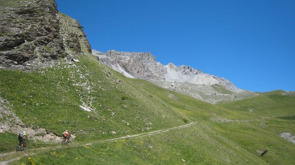 Col de Péas : Une bonne piste pour commencer la montée au col de Péas