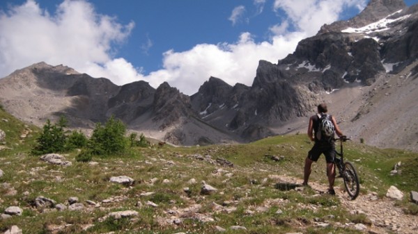 #9 Vallon. : Pointe d Vallon. : Pointe d'Escreins à gauche, col des Houerts caché au fond.