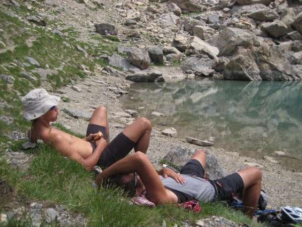 #5 Les feignasses ! : Toujours là pour une petite sieste, mais jamais pour me porter le vélo ! ;-) Les feignasses ! : Toujours là pour une petite sieste, mais jamais pour me porter le vélo ! ;-)