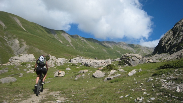#1 Montée au col de Serenne : Enfin ça roule un peu après 500m de portage ! Montée au col de Serenne : Enfin ça roule un peu après 500m de portage !