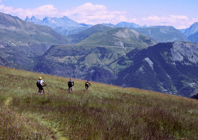 #4 Yihaaaa la prairie : Après le refuge du Taillefer, la prairie est un régal tout en single ! Yihaaaa la prairie : Après le refuge du Taillefer, la prairie est un régal tout en single !