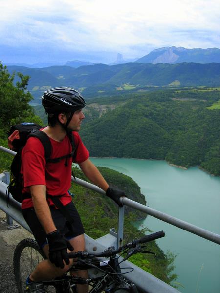 #2 Vue Roubanis : Vertigineux au dessus des falaises. Comment pouvons nous descendre au barrage ??? Vue Roubanis : Vertigineux au dessus des falaises. Comment pouvons nous descendre au barrage ???