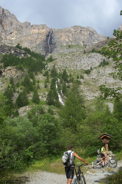 Cascades de Stroppia : Le portage passe dans ces barres.