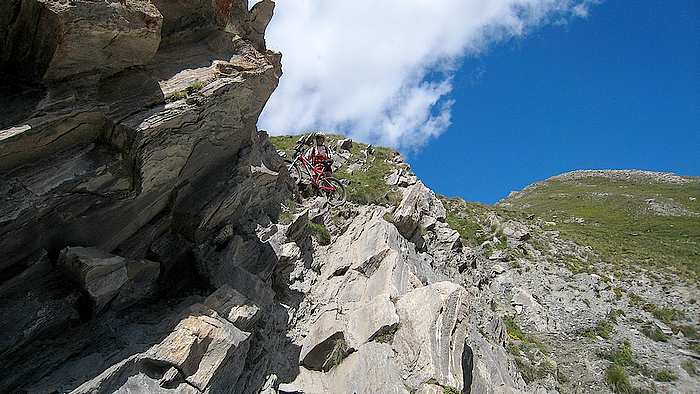 #7 Descente de la Noire : Curiosité..."technique" en VTT la désescalade sur 10m...à éviter! Descente de la Noire : Curiosité..."technique" en VTT la désescalade sur 10m...à éviter!