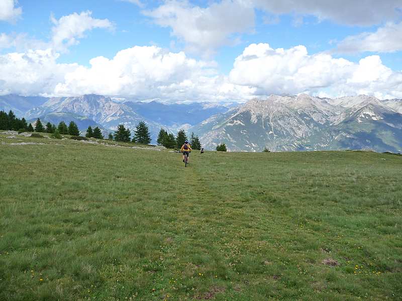 #2 Col de Tramouillon : Départ du col de Tramouillon avec la vallée de la Durance au fond Col de Tramouillon : Départ du col de Tramouillon avec la vallée de la Durance au fond